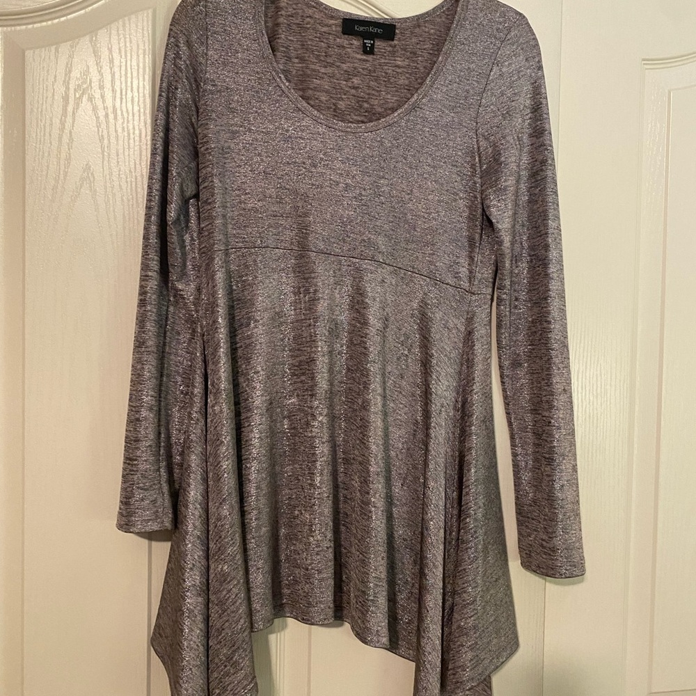 Metallic soft linger top  great with leggings  never worn  great top